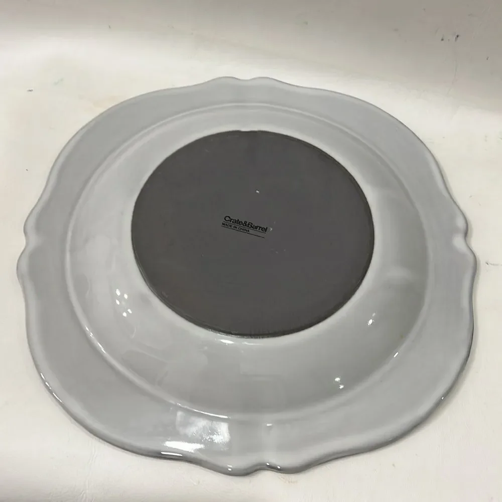 Crate&Barrel Deep Dinner Plates Lira White Gray Porcelain 11 1/4 In Scalloped